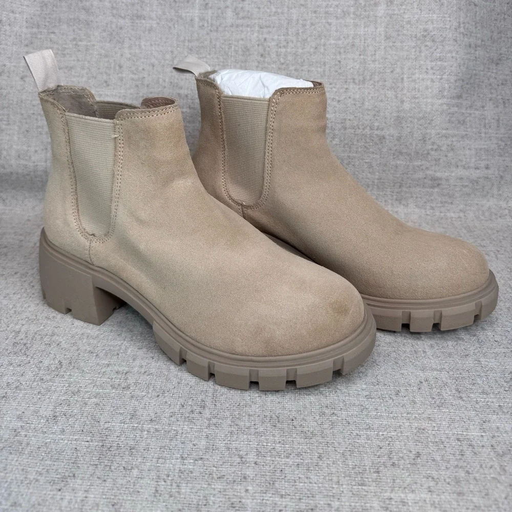 Steve Madden Howler lug sole pull on tan suede ankle Chelsea boots size 8.5